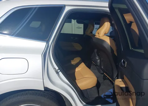 2019 Volvo Xc60 T5 Momentum z USA, uszkodzony, nr VIN LYV102DK7KB331806